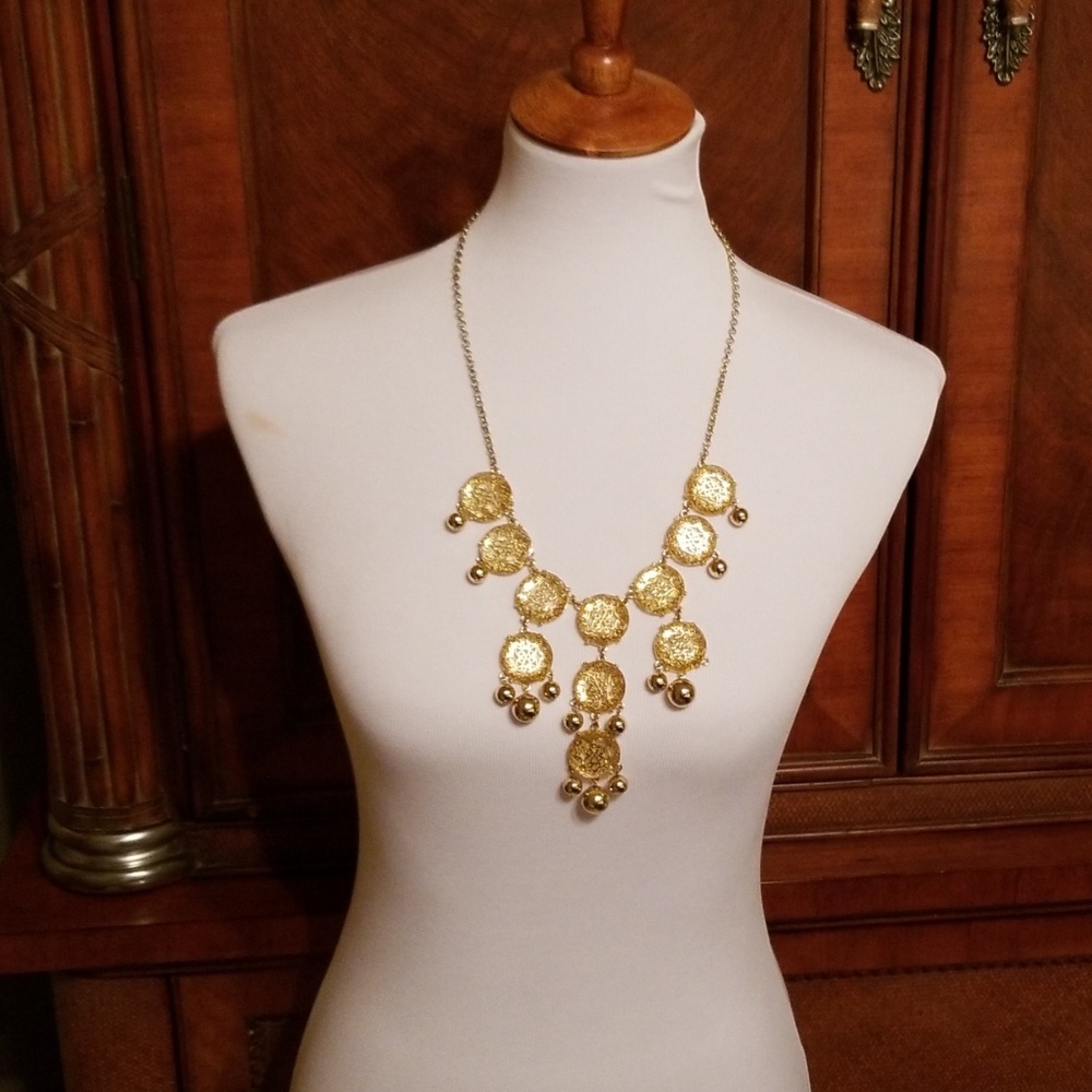 Gold chunky necklace